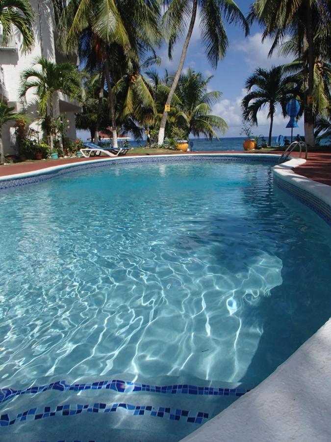 Chrisanns Beach Resort オーチョ・リオス エクステリア 写真
