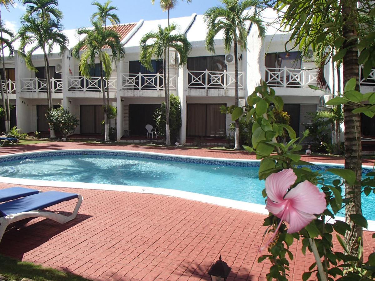 Chrisanns Beach Resort オーチョ・リオス エクステリア 写真
