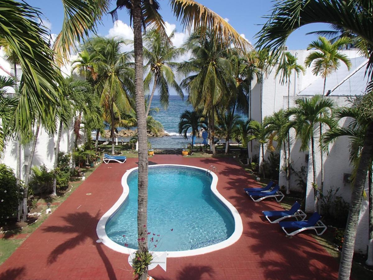 Chrisanns Beach Resort オーチョ・リオス エクステリア 写真