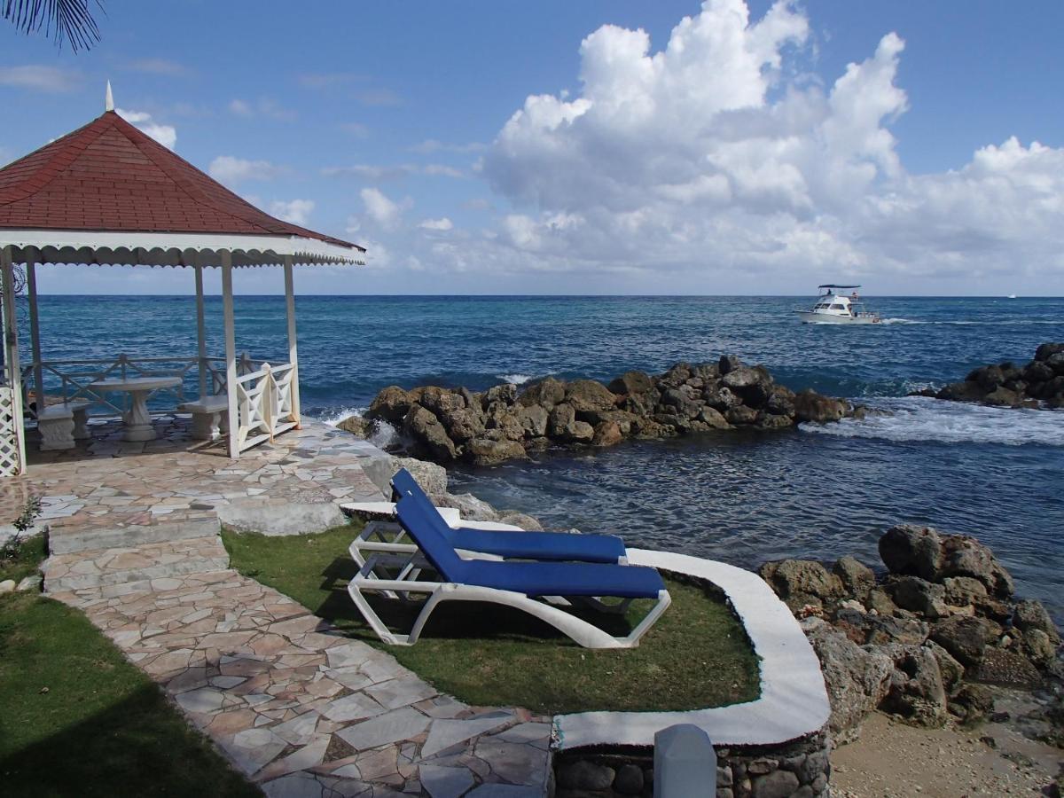 Chrisanns Beach Resort オーチョ・リオス エクステリア 写真