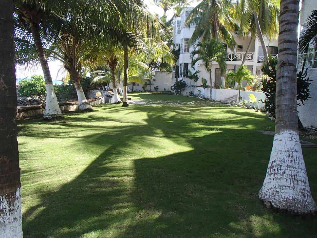 Chrisanns Beach Resort オーチョ・リオス エクステリア 写真