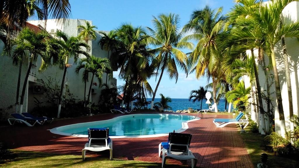 Chrisanns Beach Resort オーチョ・リオス エクステリア 写真
