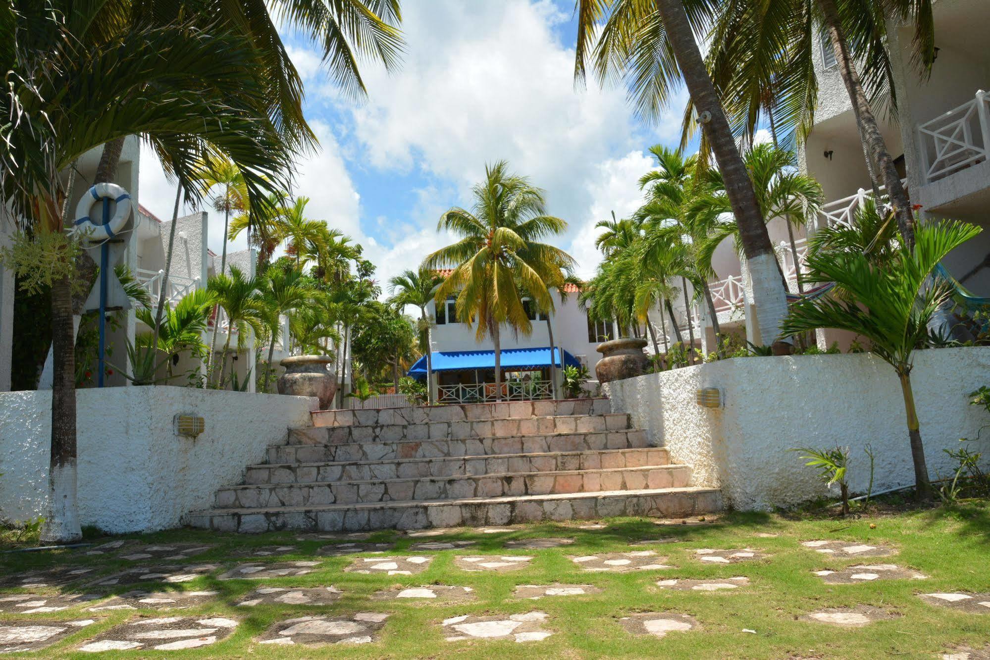 Chrisanns Beach Resort オーチョ・リオス エクステリア 写真